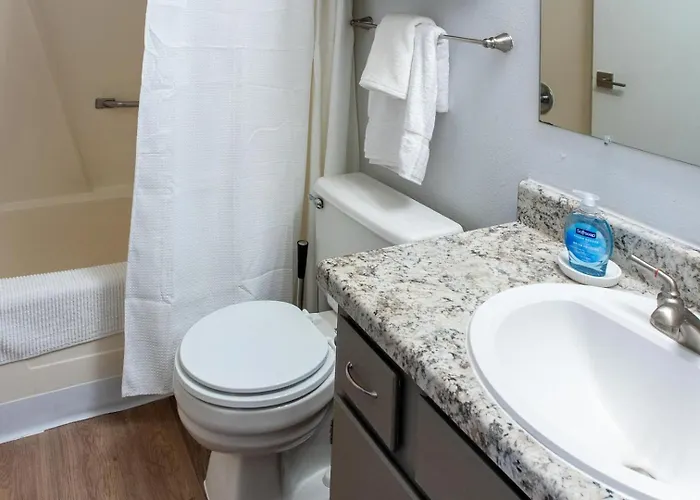 Landing Beautiful 1bd Pool Gym Tulsa