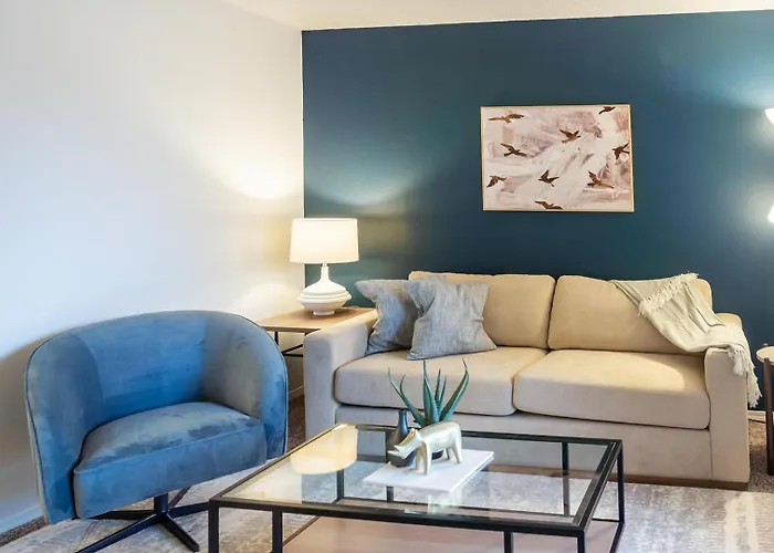 Landing Beautiful 1bd Pool Gym