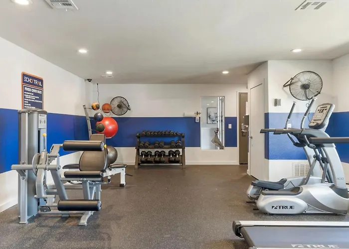 Landing Beautiful 1bd Pool Gym Apartment *