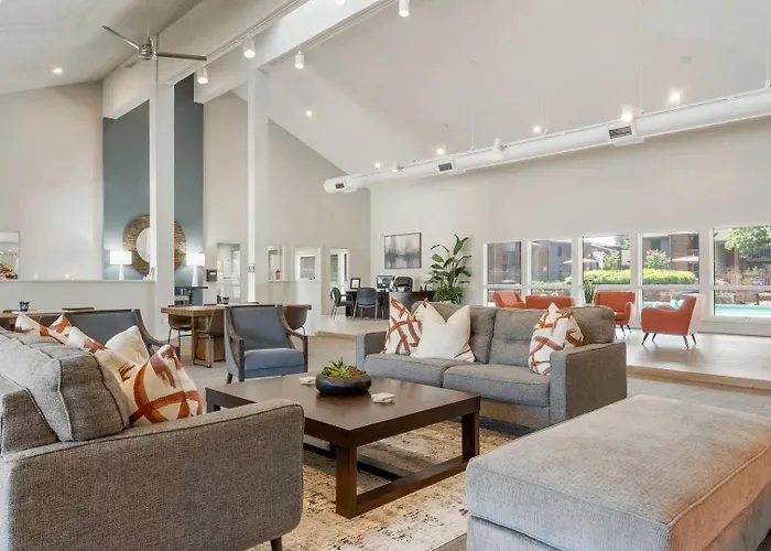 Landing Beautiful 1bd Pool Gym Apartment Tulsa