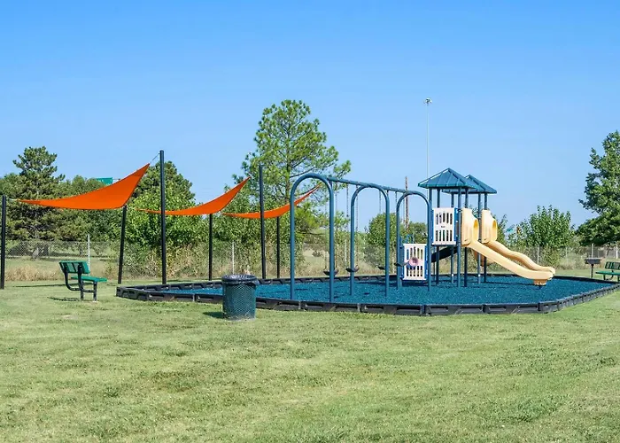 Landing Beautiful 1bd Pool Gym * Tulsa