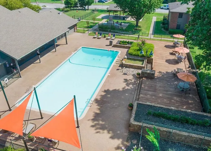 Landing Beautiful 1bd Pool Gym Apartment *
