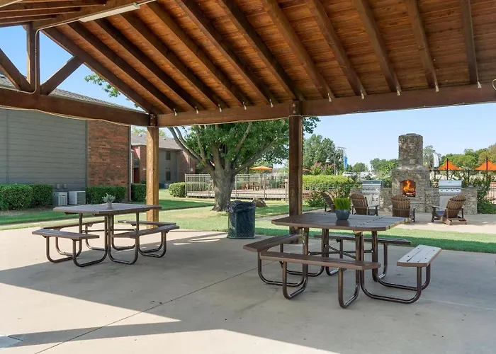 Landing Beautiful 1bd Pool Gym