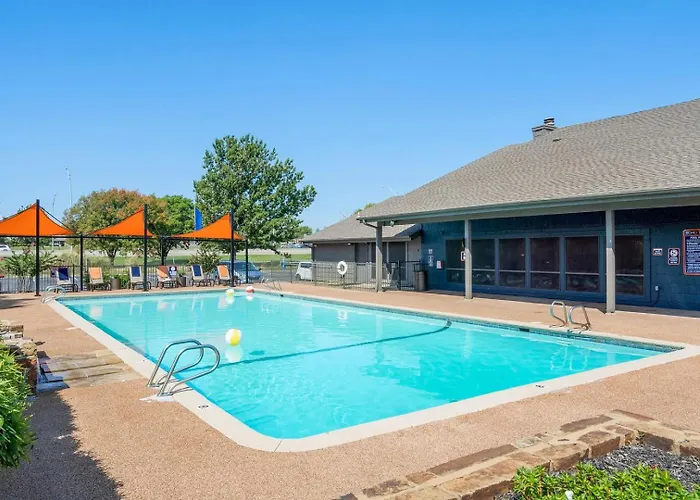 Landing Beautiful 1bd Pool Gym Apartment *
