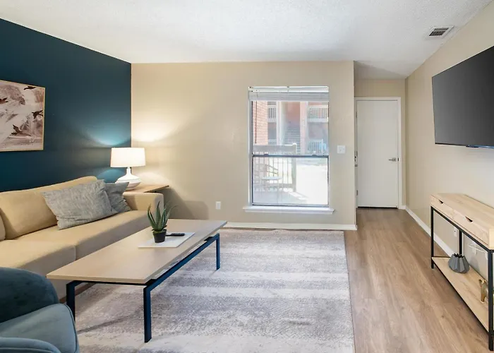 Landing Beautiful 1bd Pool Gym *