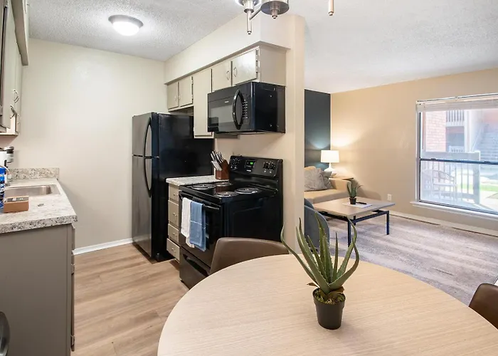 Landing Beautiful 1bd Pool Gym Apartment *