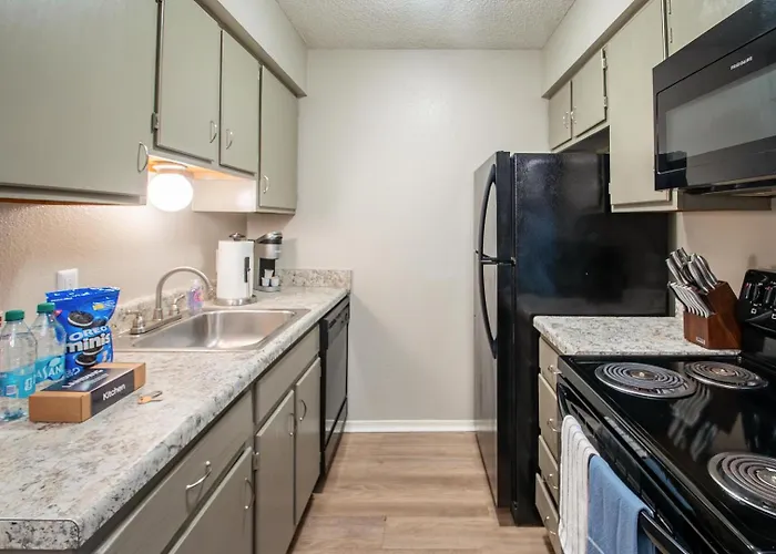 Landing Beautiful 1bd Pool Gym