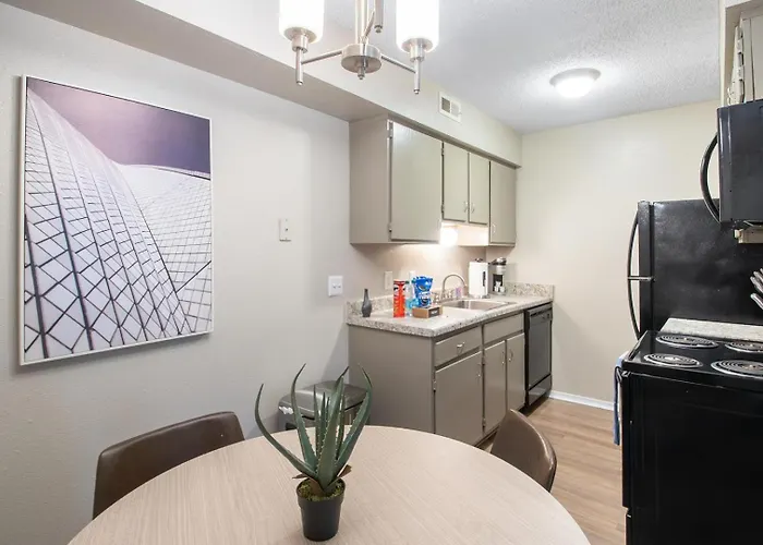 Landing Beautiful 1bd Pool Gym *