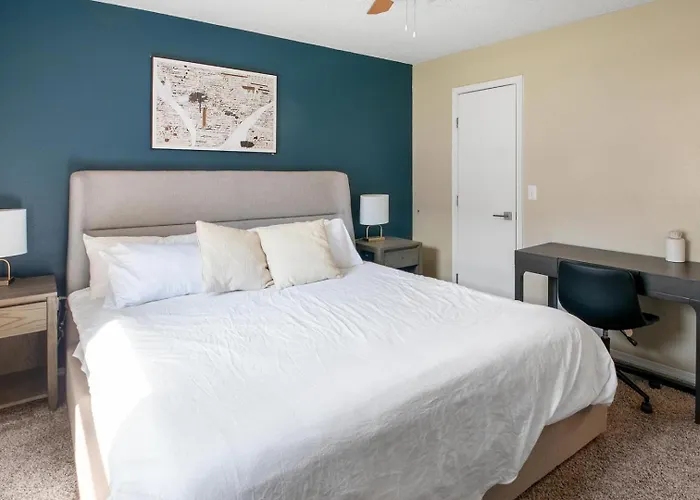 Landing Beautiful 1bd Pool Gym Apartment